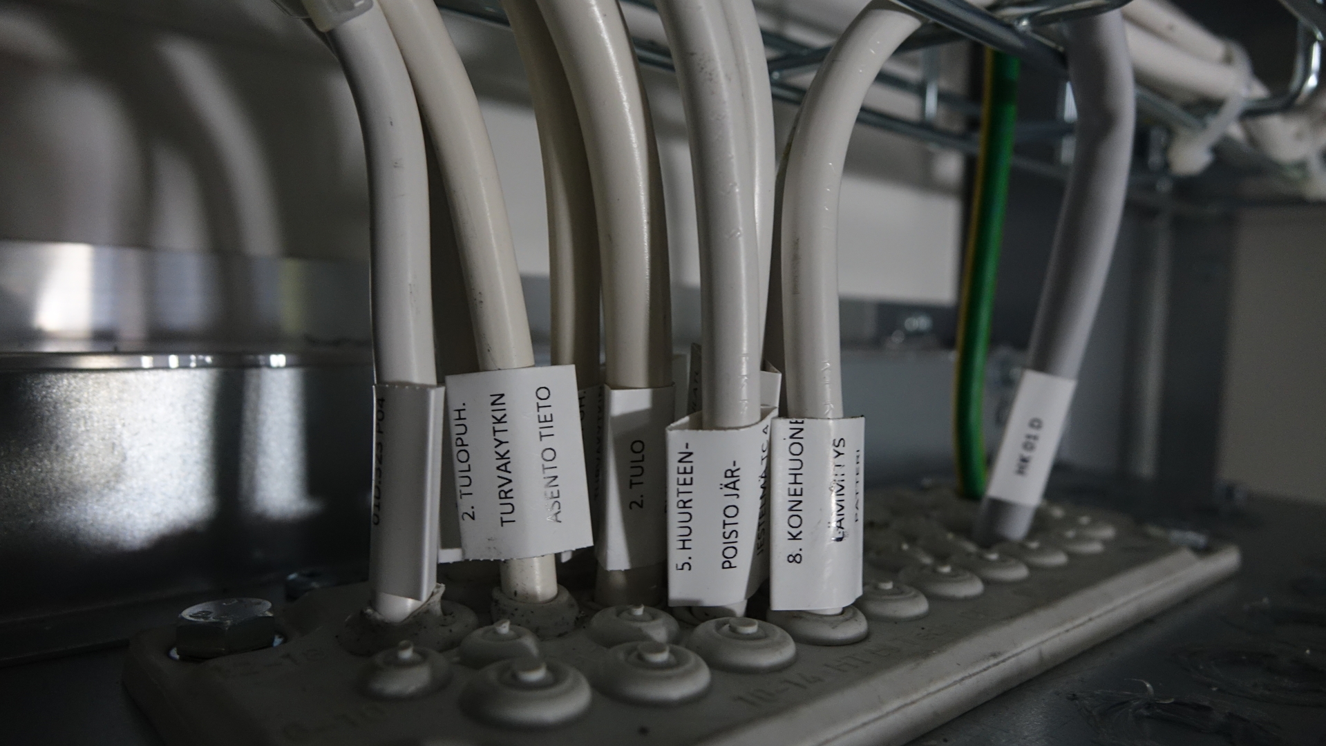 IV-koneen kaapelimerkinnät